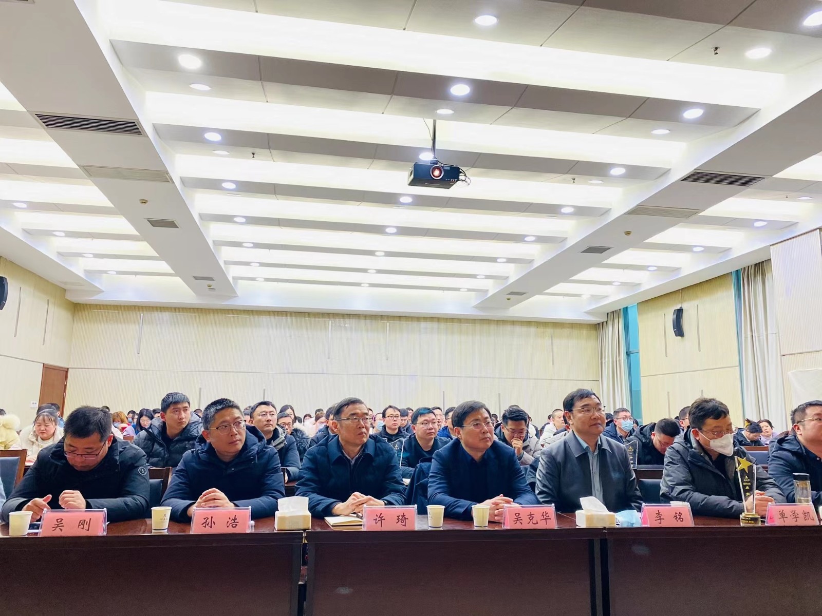 1680597984904226.jpg 領(lǐng)導(dǎo)正面.jpg